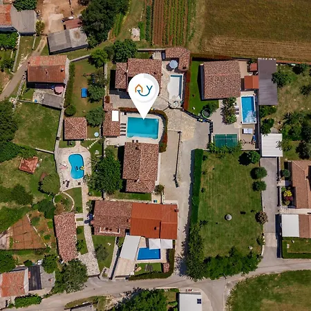 Nyaraló Pool House Suzi In Heart Of Istria - Happy *